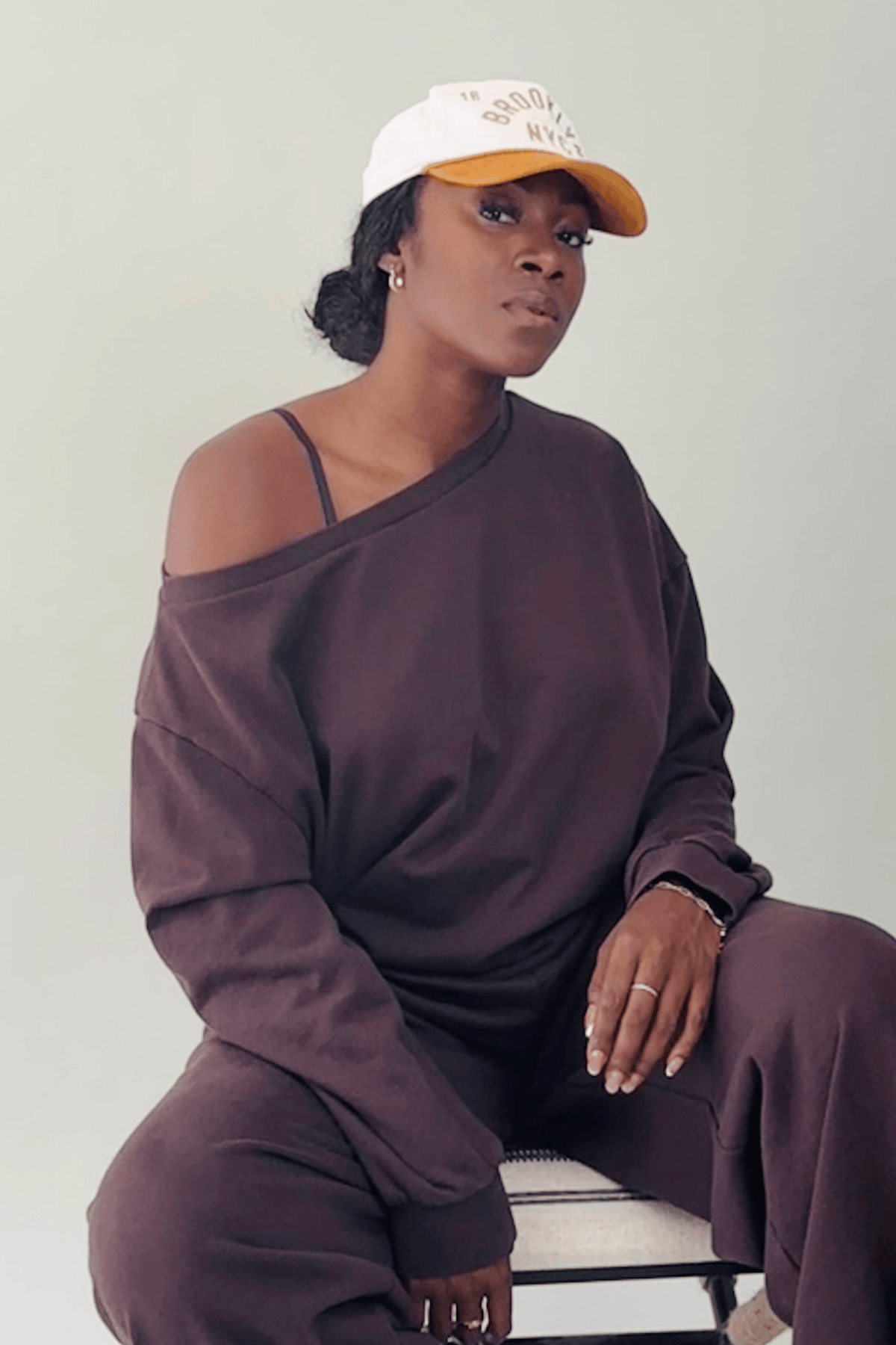 OFF SHOULDER SWEATSHIRT