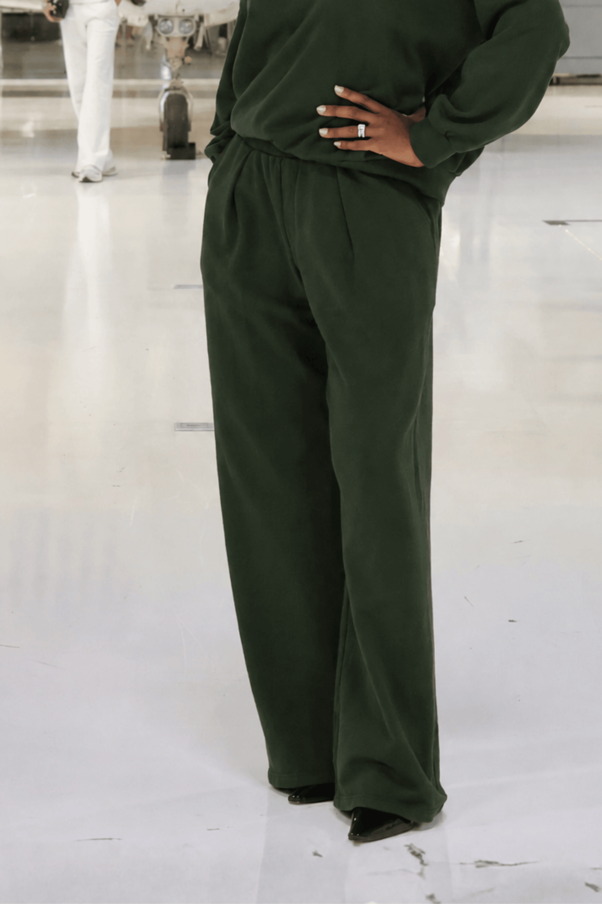 SUPER WIDE PLEATED SWEATPANT