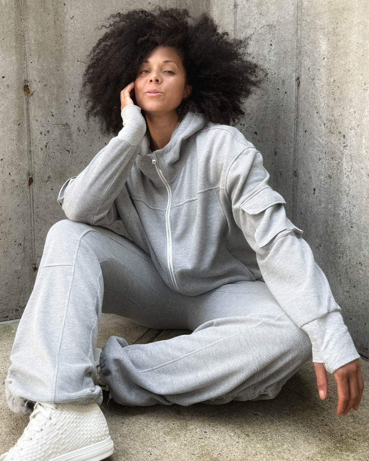 MODACCIO WAFFLE CARGO HOODIE - Front - Sitting